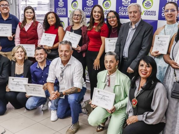Câmara de Osasco homenageia professores na 58ª Sessão Ordinária