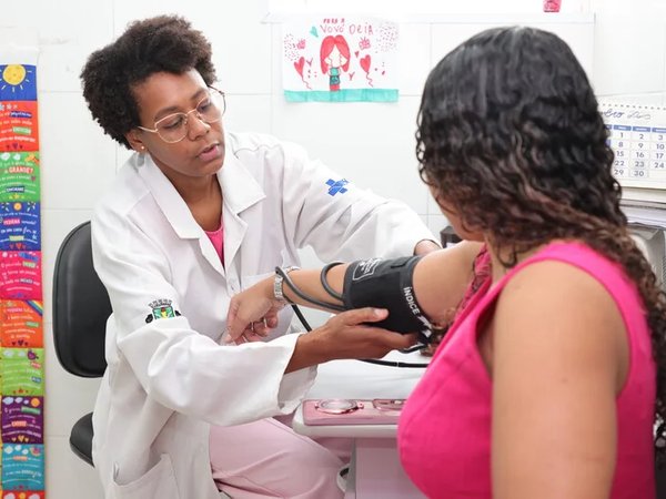 Ações do Outubro Rosa levam dezenas de mulheres às UBSs de Osasco