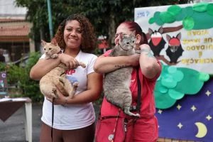 Tutores aproveitam o sábado para vacinar seus pets contra a raiva