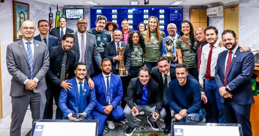 Câmara de Osasco homenageia equipe de vôlei e manifesta apoio à atleta Tifany Abreu