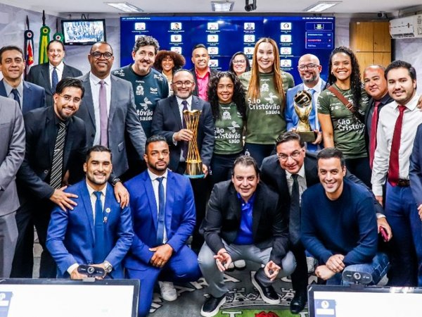 Câmara de Osasco homenageia equipe de vôlei e manifesta apoio à atleta Tifany Abreu